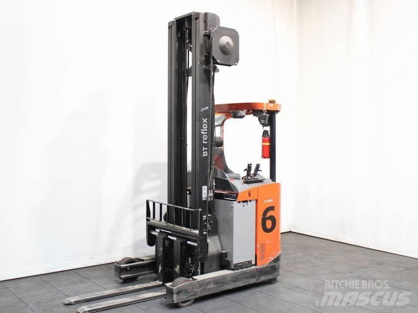 BT RRE 160 Chariot à mât rétractable
