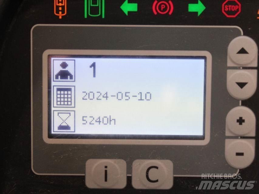 BT RRE 160 Chariot à mât rétractable