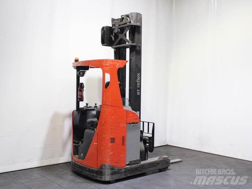 BT RRE 160 Chariot à mât rétractable