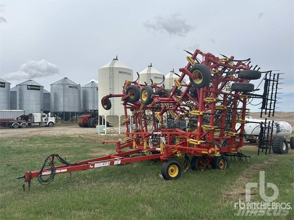 Bourgault 8910 Déchaumeur, cultivateur