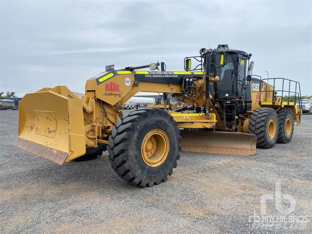 CAT 16M Niveleuse