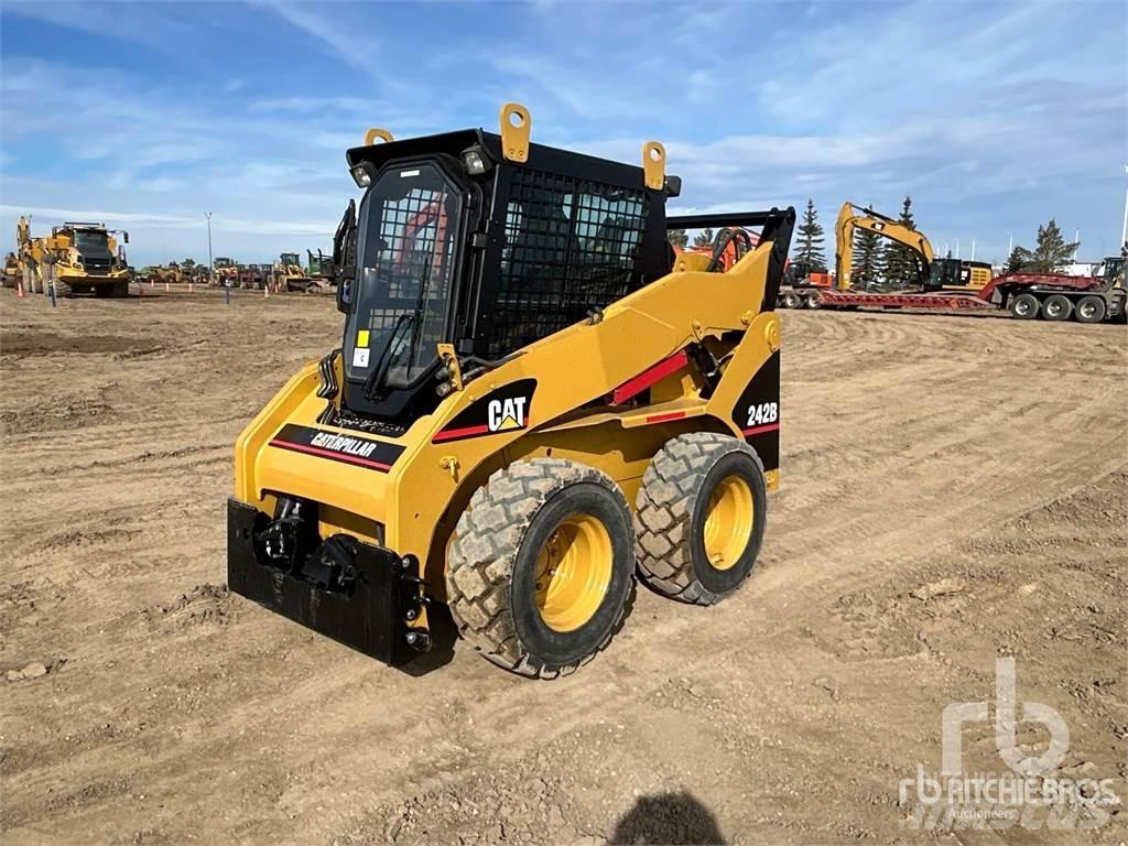 CAT 242B3 Chargeuse compacte