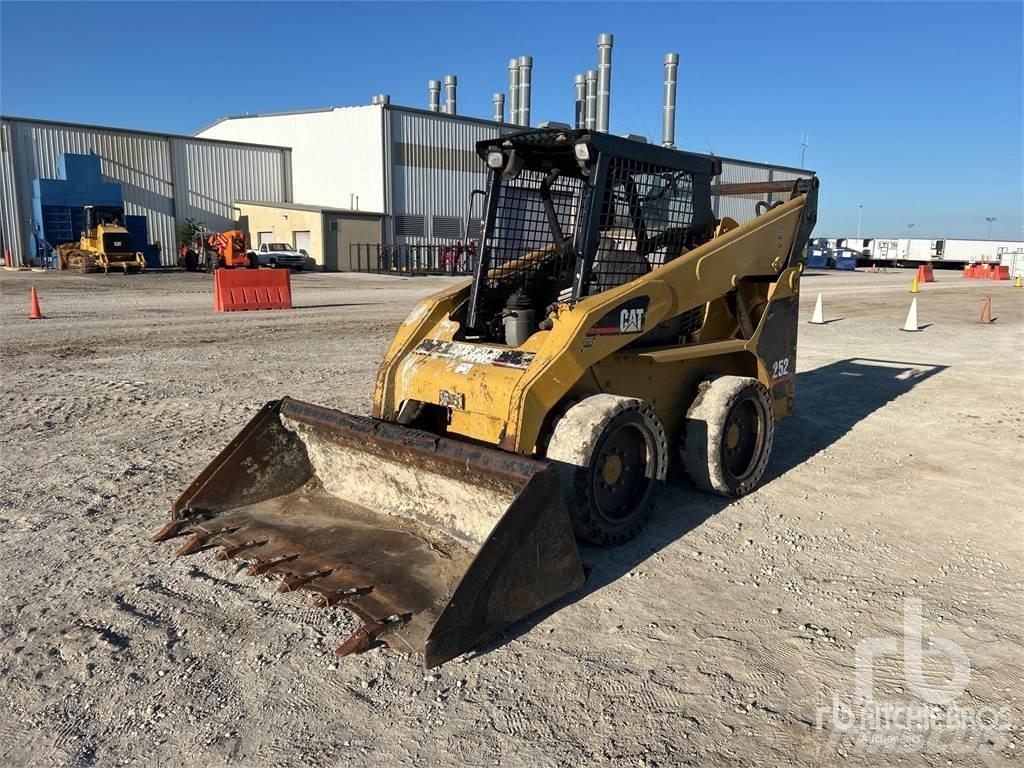CAT 252 Chargeuse compacte