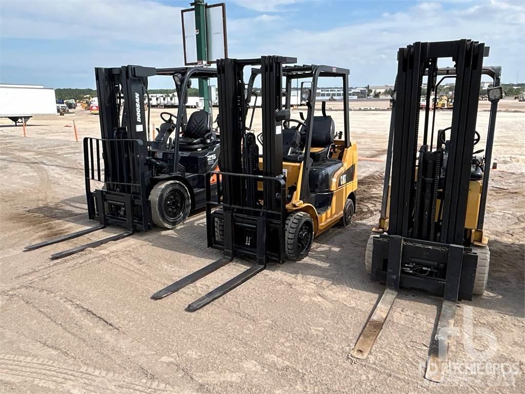 CAT 2C5000 Chariots diesel