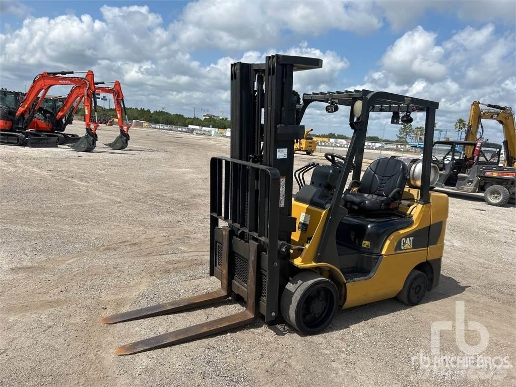 CAT 2C6000 Chariots diesel