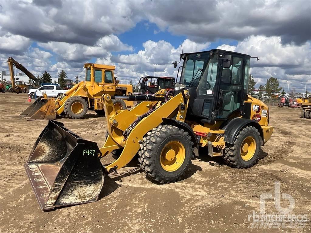 CAT 908M Chargeuse sur pneus