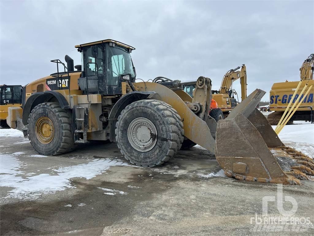 CAT 982M Chargeuse sur pneus