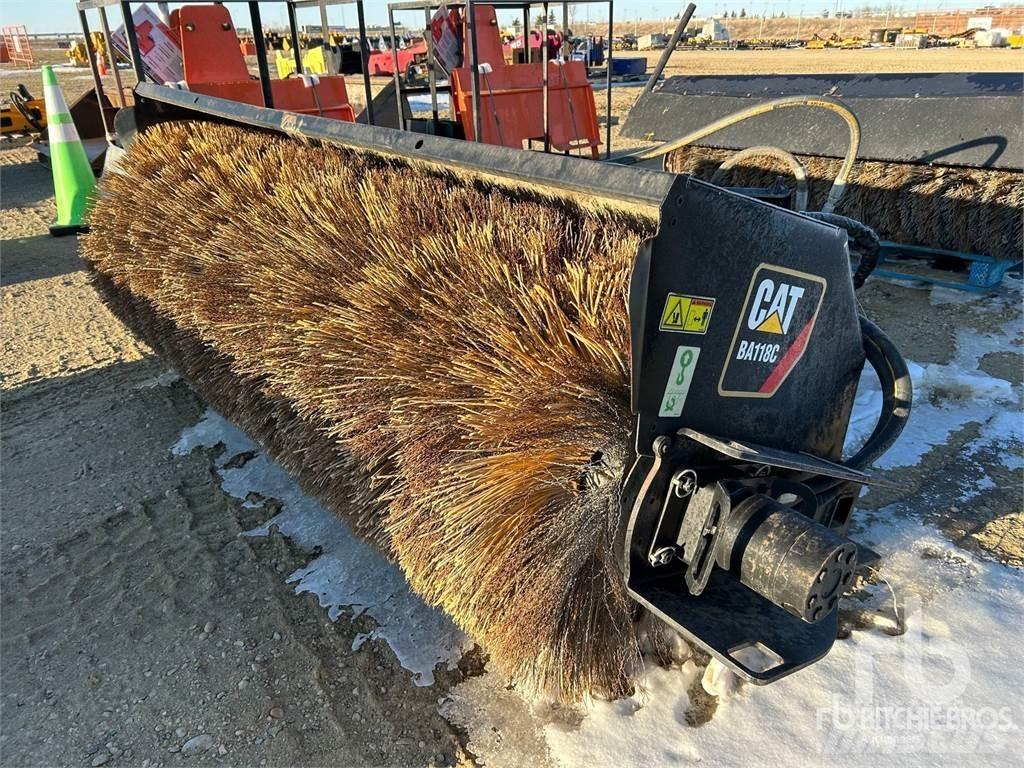 CAT BA118C Balayeuse / Autolaveuse