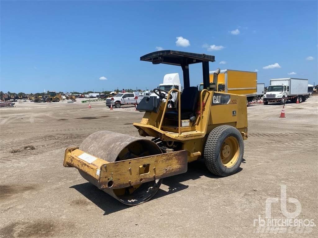 CAT CS-323C Compacteur de sol