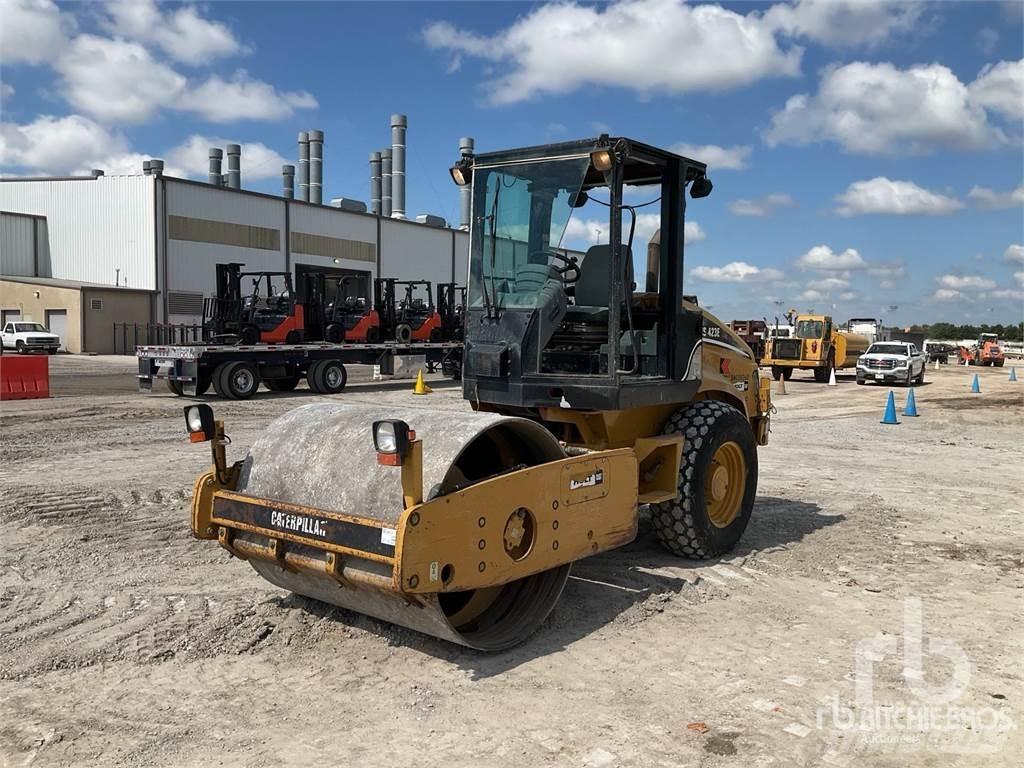 CAT CS423E Compacteur de sol