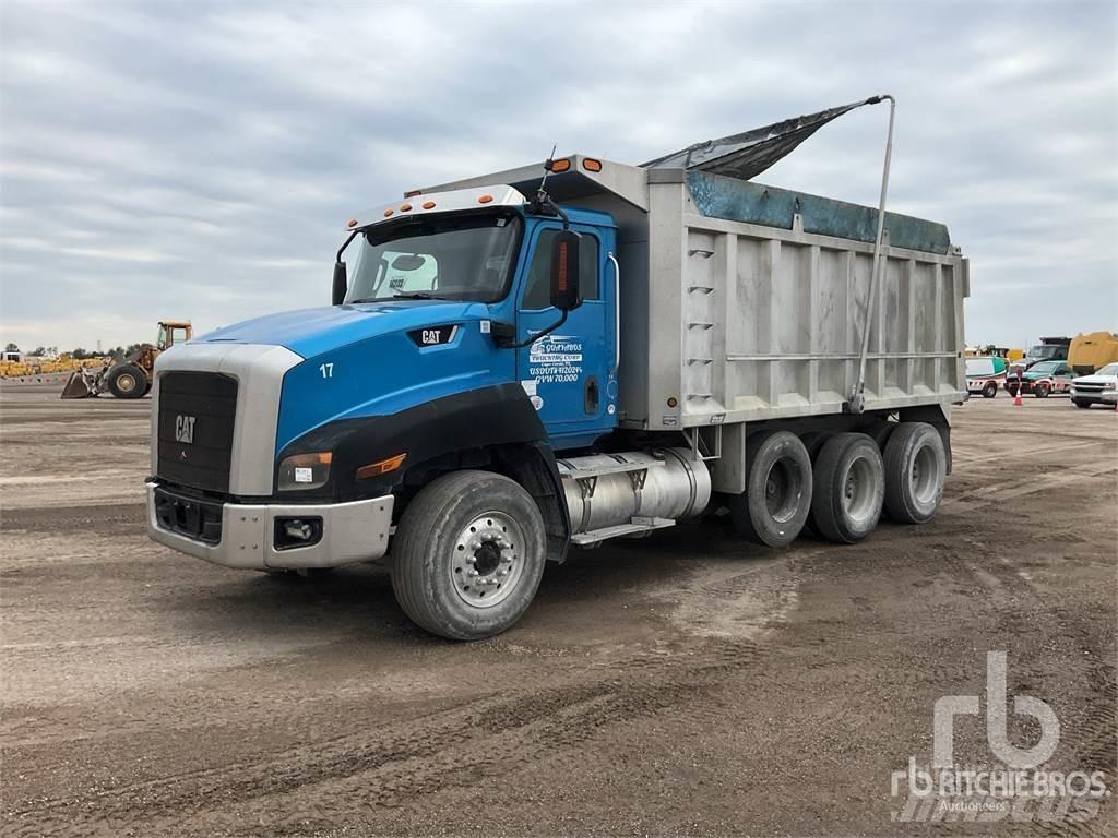 CAT CT660S Camion benne