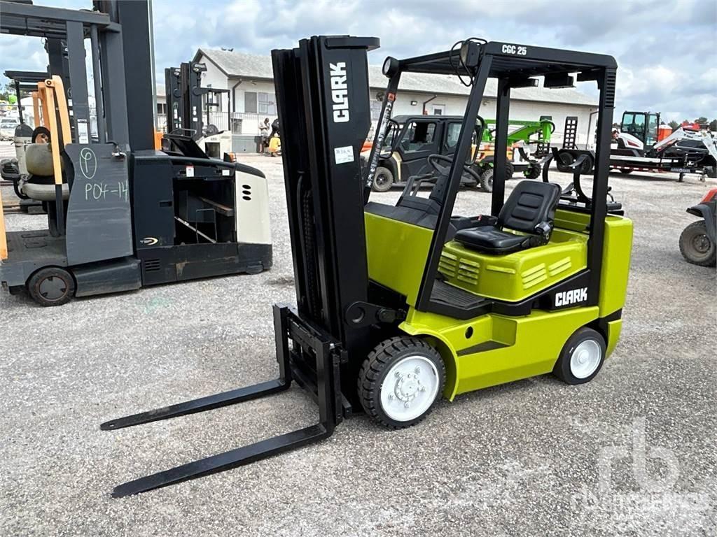 Clark CGC25 Chariots diesel
