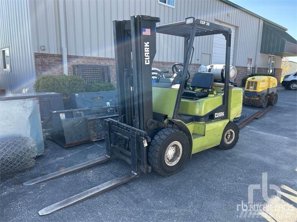 Clark CGP30 Chariots diesel