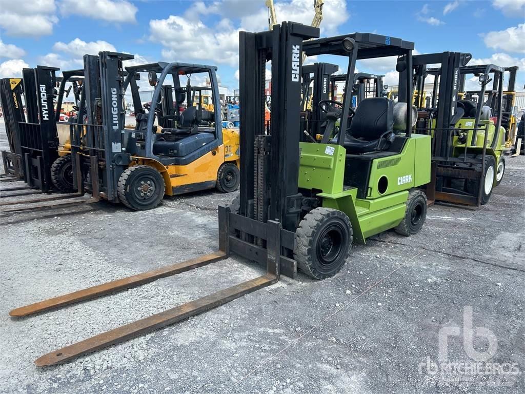 Clark CPX25 Chariots diesel