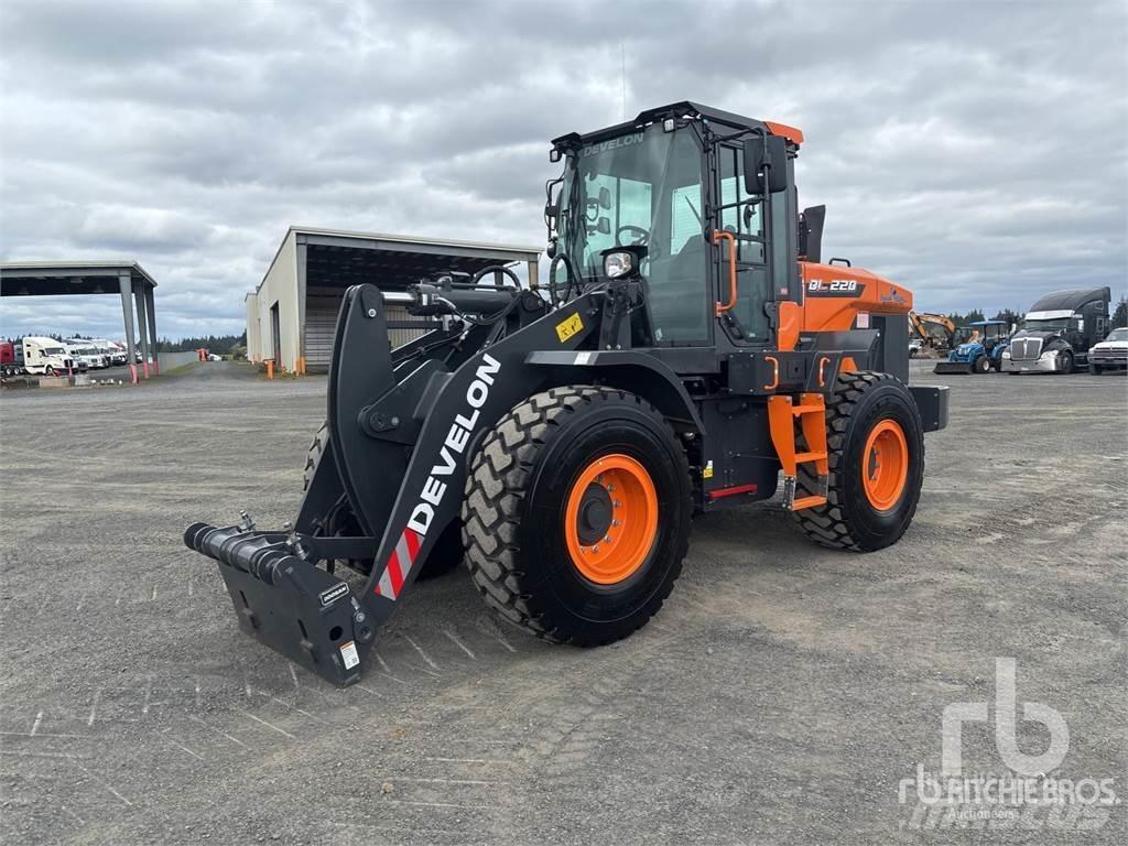 Develon DL220-7 Chargeuse sur pneus