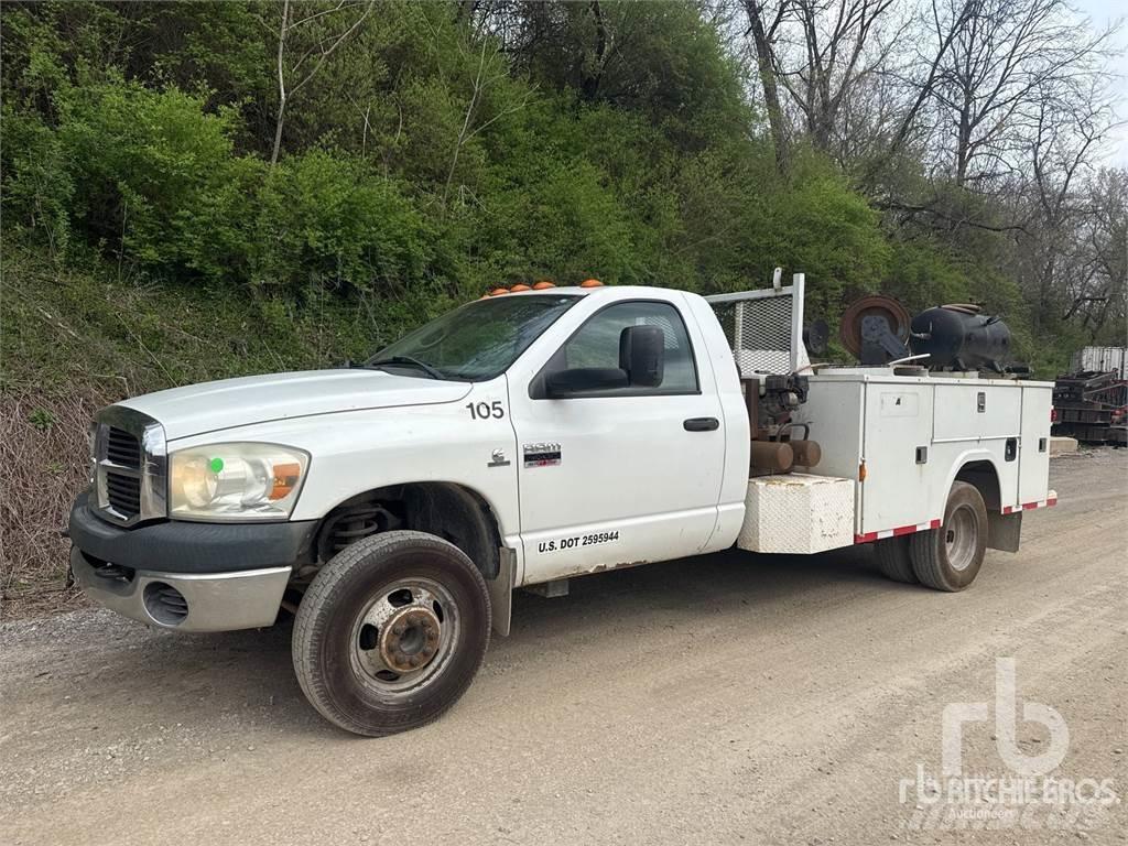 Dodge 3500 Camions et véhicules municipaux