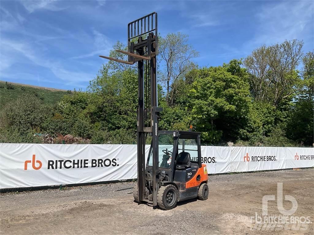 Doosan D30S-5 Chariots diesel