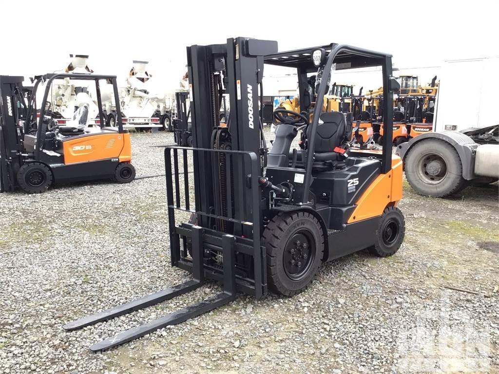 Doosan G25E-7 Chariots diesel