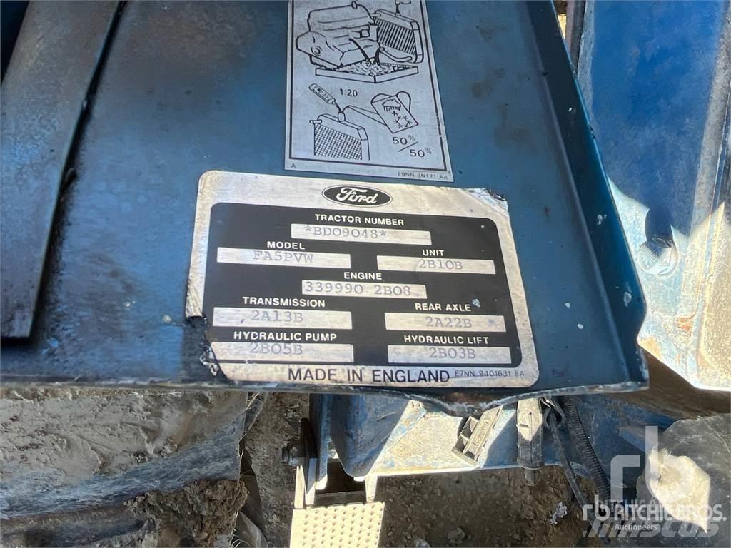 Ford 7740 Poseur de canalisation