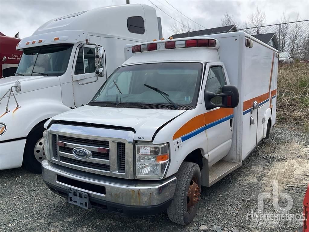Ford E-350 Ambulance