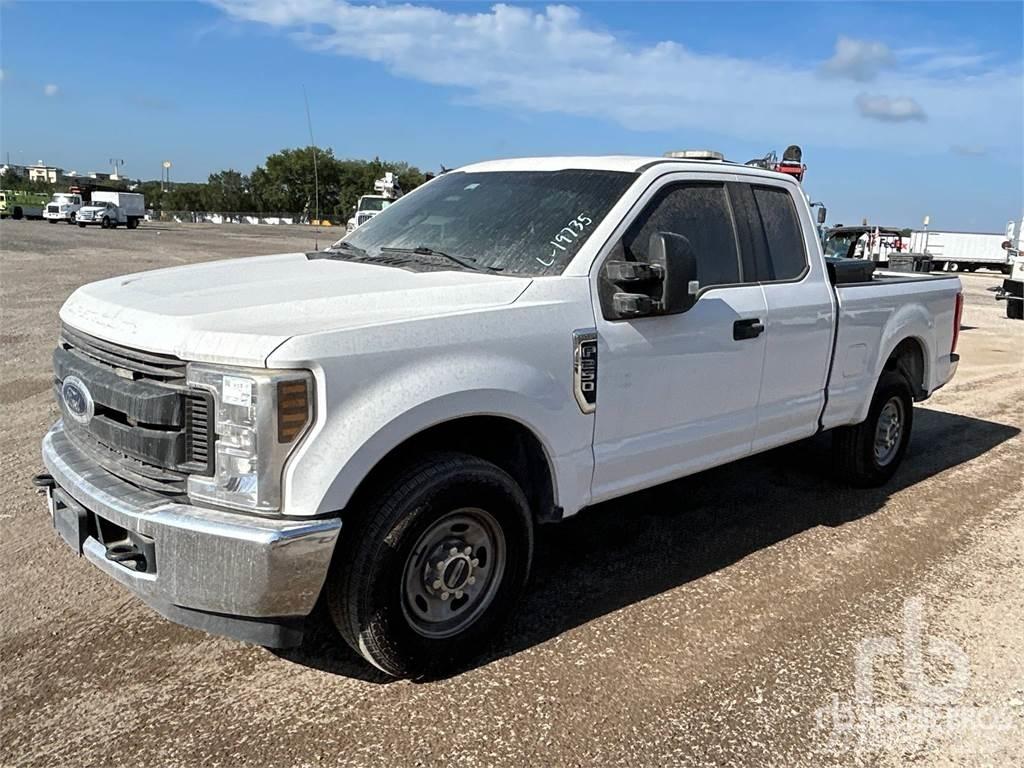 Ford F-250 Utilitaire benne