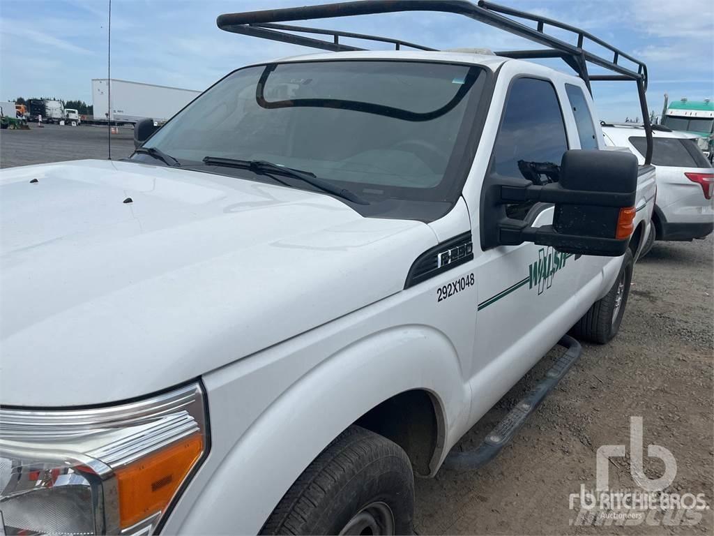 Ford F-250 Utilitaire benne