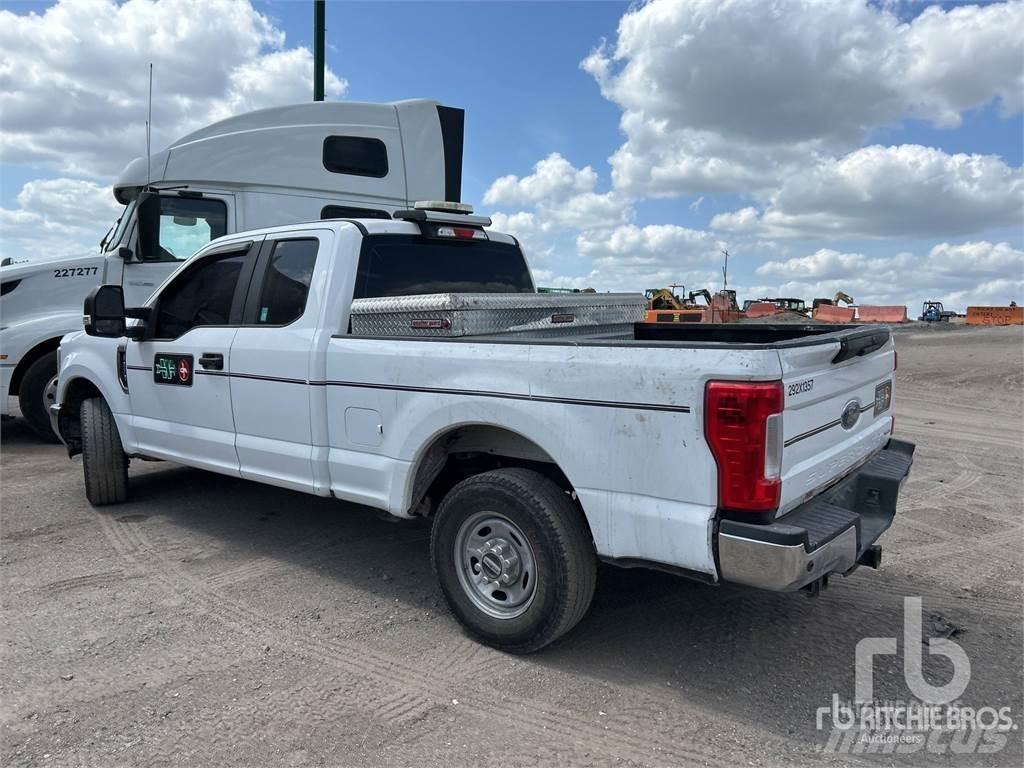 Ford F-250 Utilitaire benne