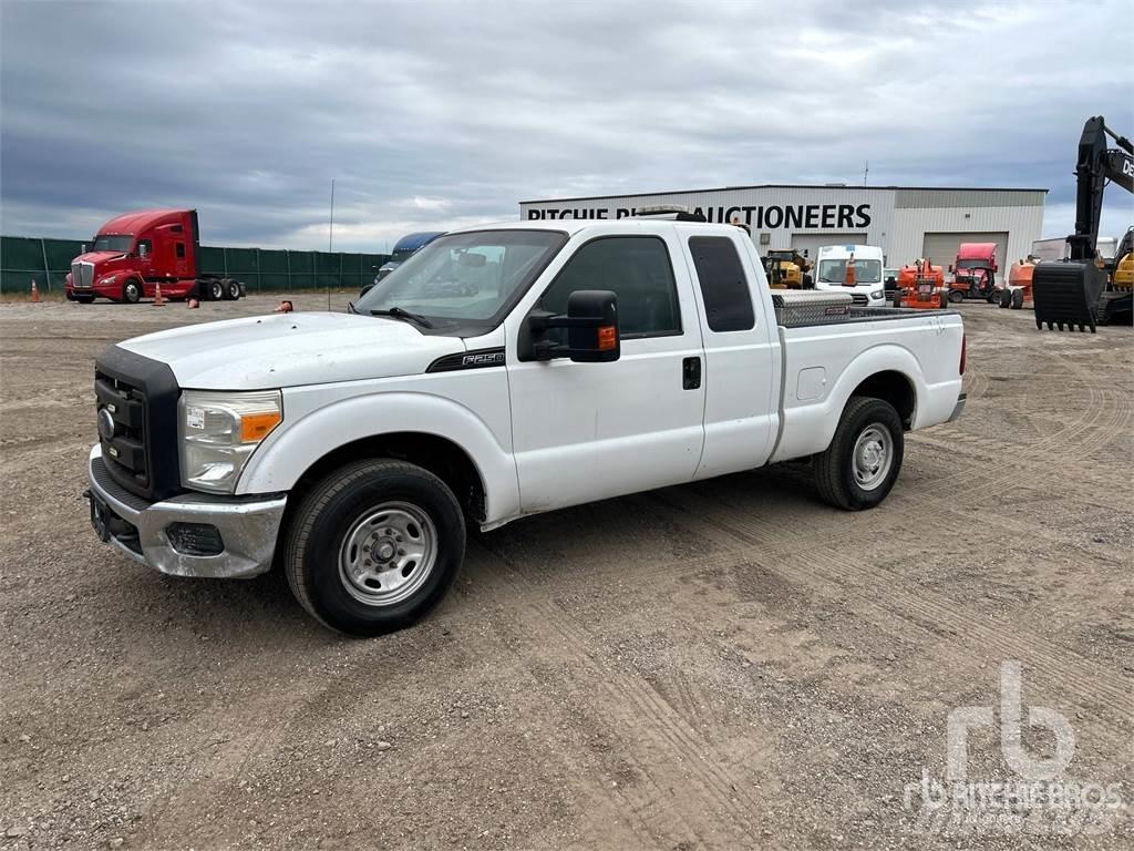 Ford F-250 Utilitaire benne