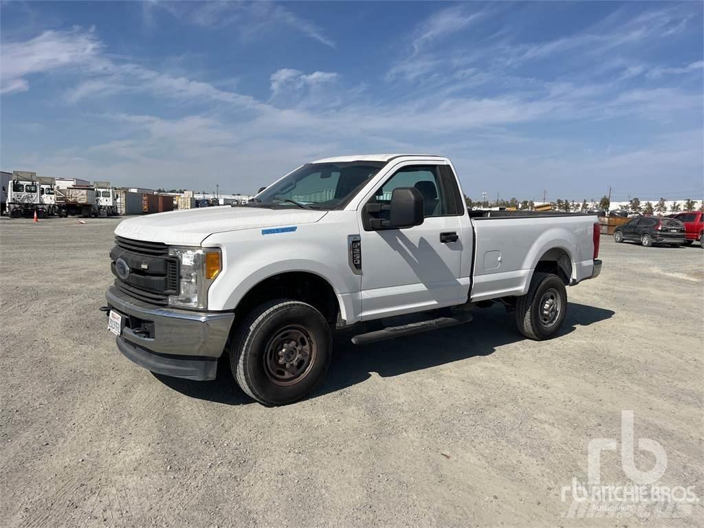 Ford F-250 Utilitaire benne