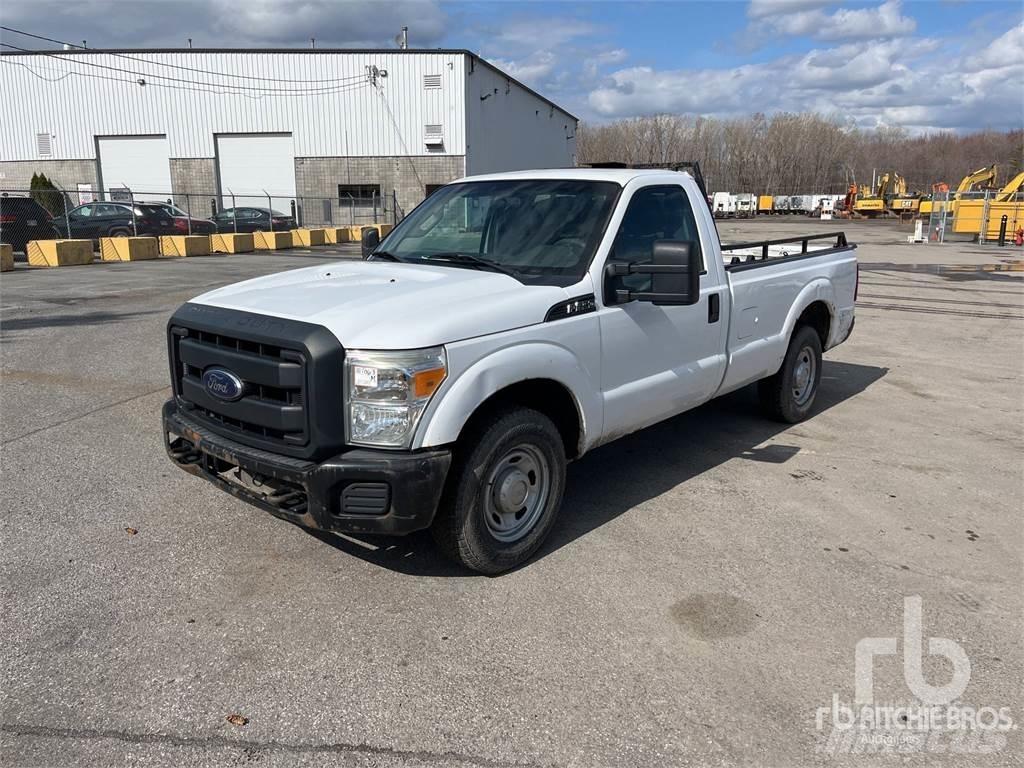 Ford F-250 Utilitaire benne