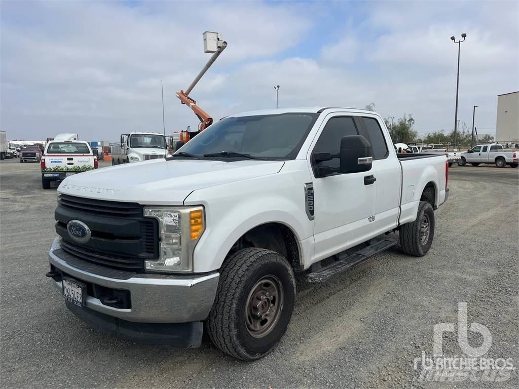 Ford F-250 Utilitaire benne