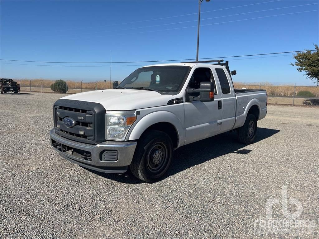 Ford F-250 Utilitaire benne