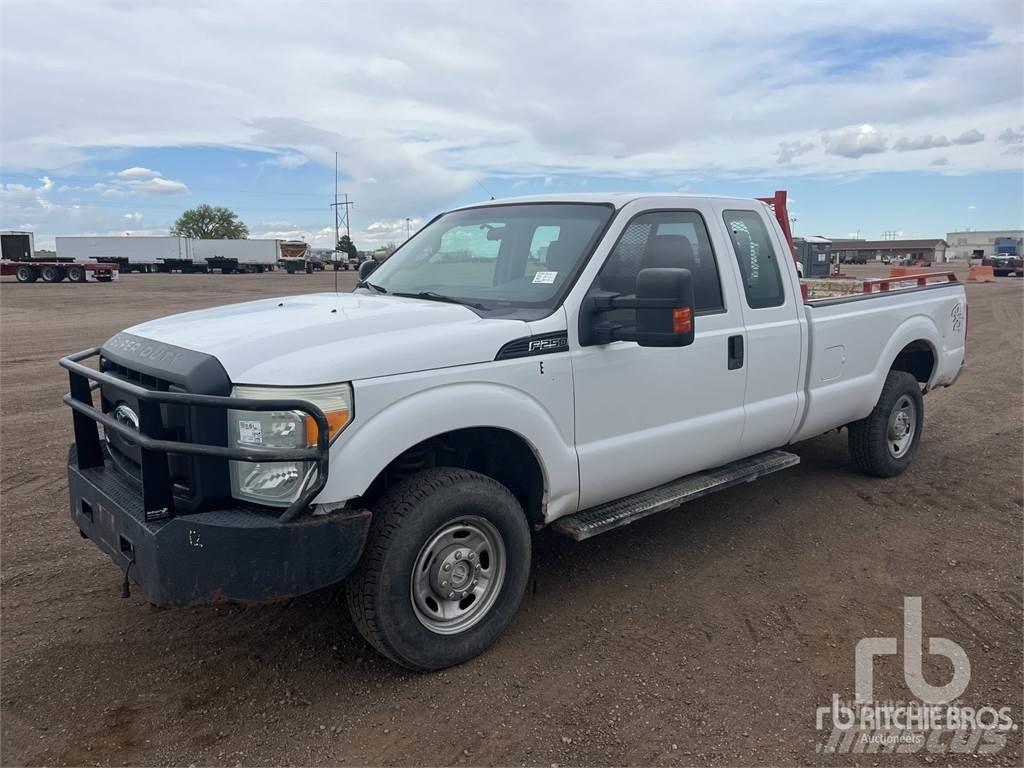 Ford F-250 Utilitaire benne