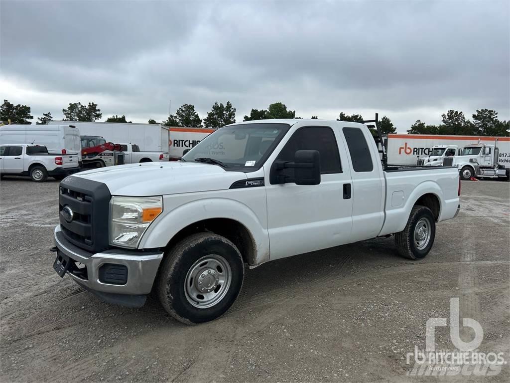 Ford F-250 Utilitaire benne