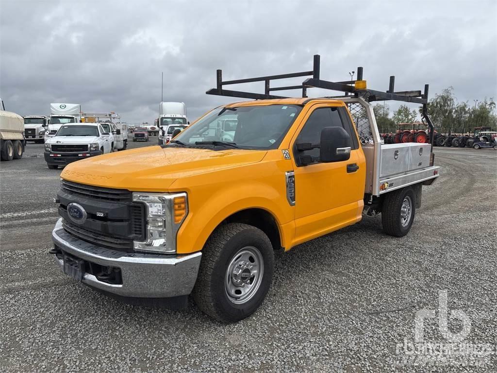 Ford F-250 Camion plateau