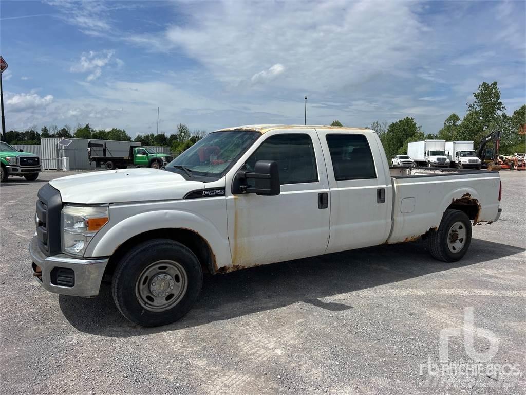 Ford F-250 Utilitaire benne