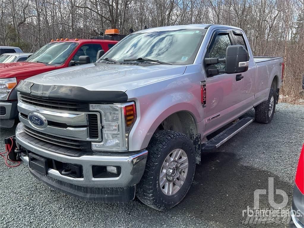 Ford F-250 Utilitaire benne