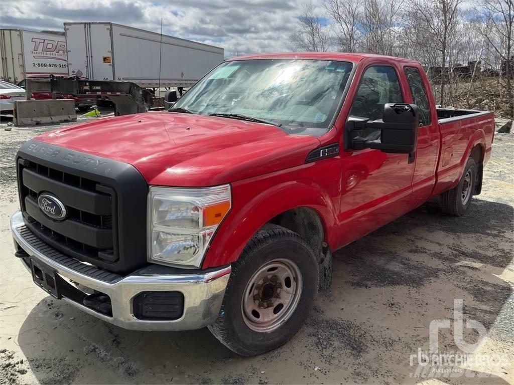 Ford F-250 Utilitaire benne