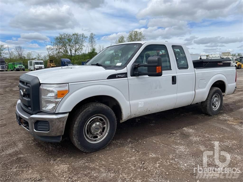 Ford F-250 Utilitaire benne