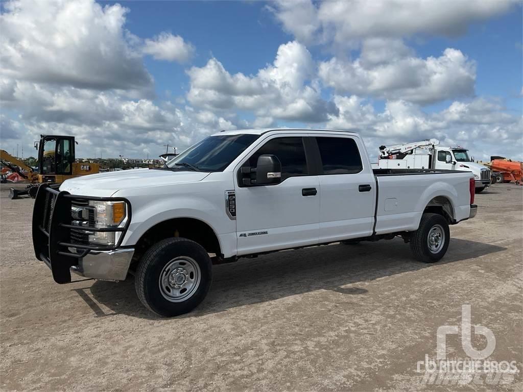 Ford F-250 Utilitaire benne