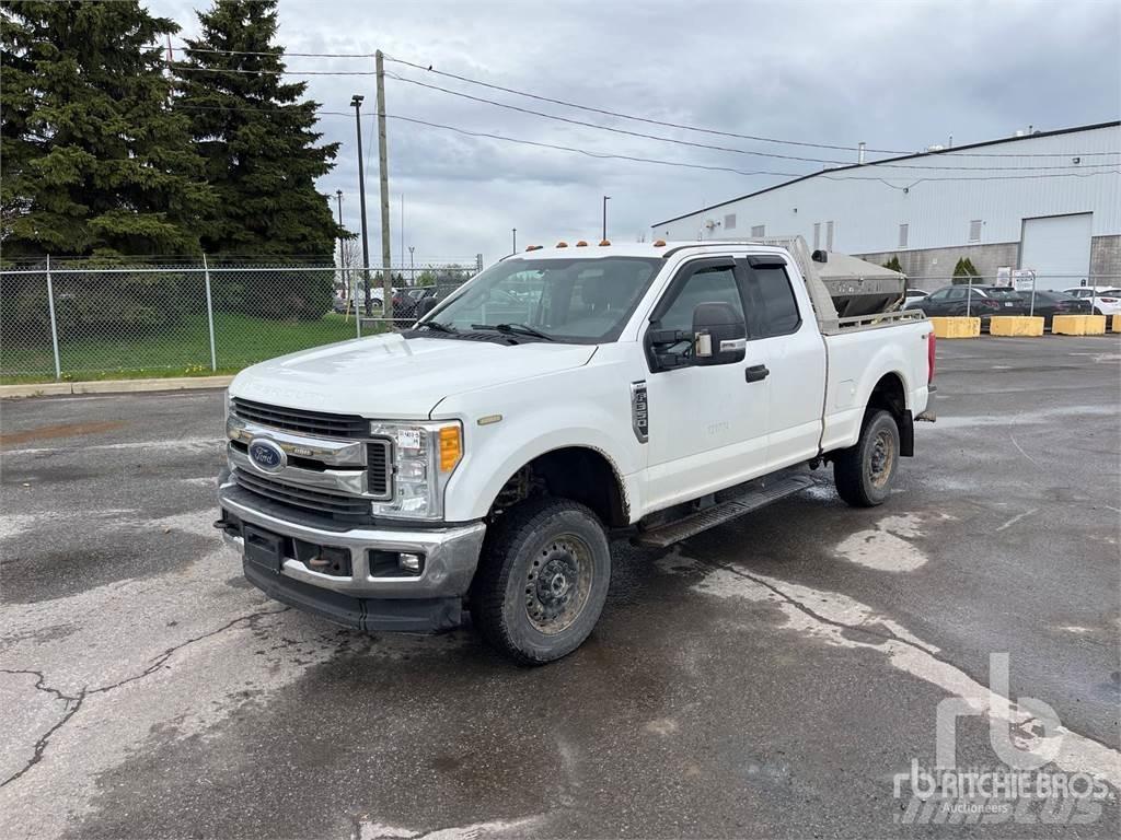 Ford F-350 Utilitaire benne