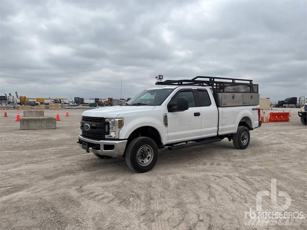 Ford F-350 Utilitaire benne