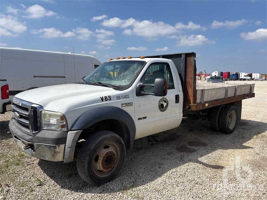 Ford F-550 Camion plateau