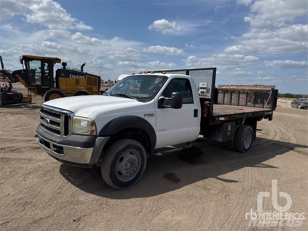 Ford F-550 Camion plateau