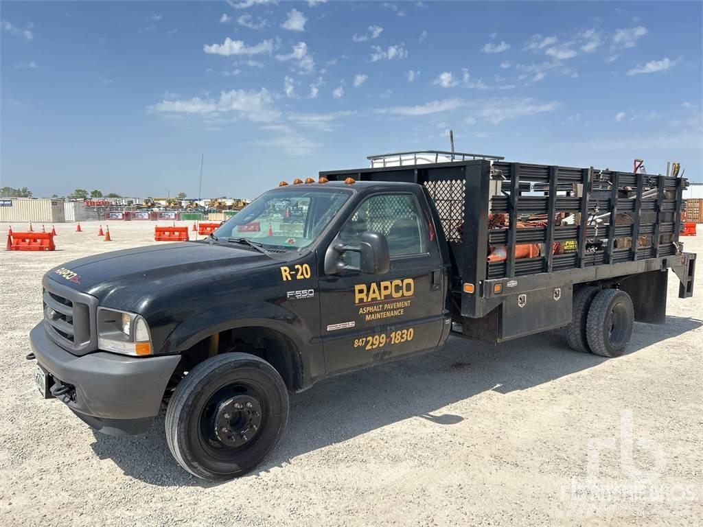 Ford F-550 Camion plateau