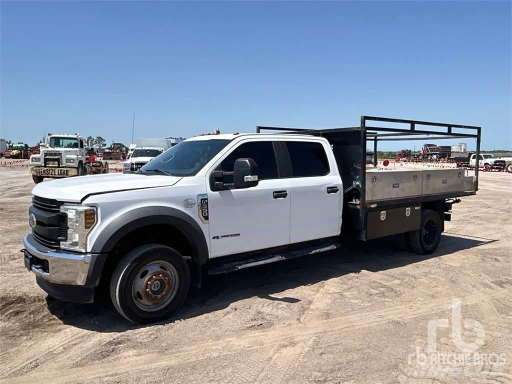 Ford F-550 Camion plateau
