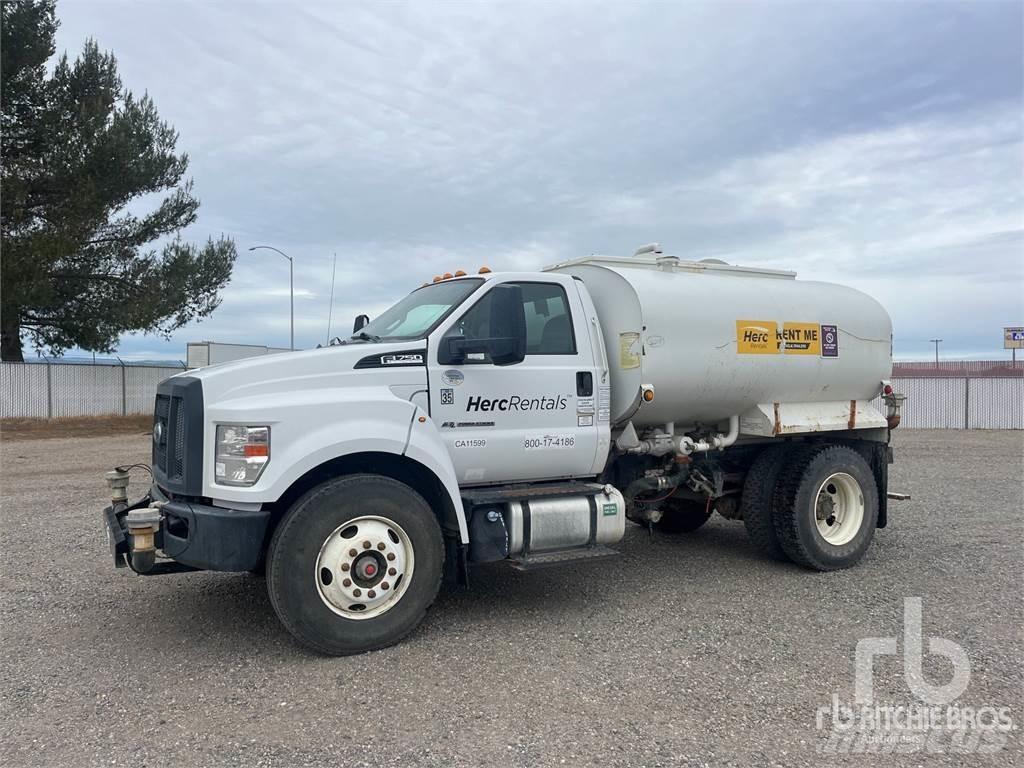 Ford F-750 Camion citerne à eau