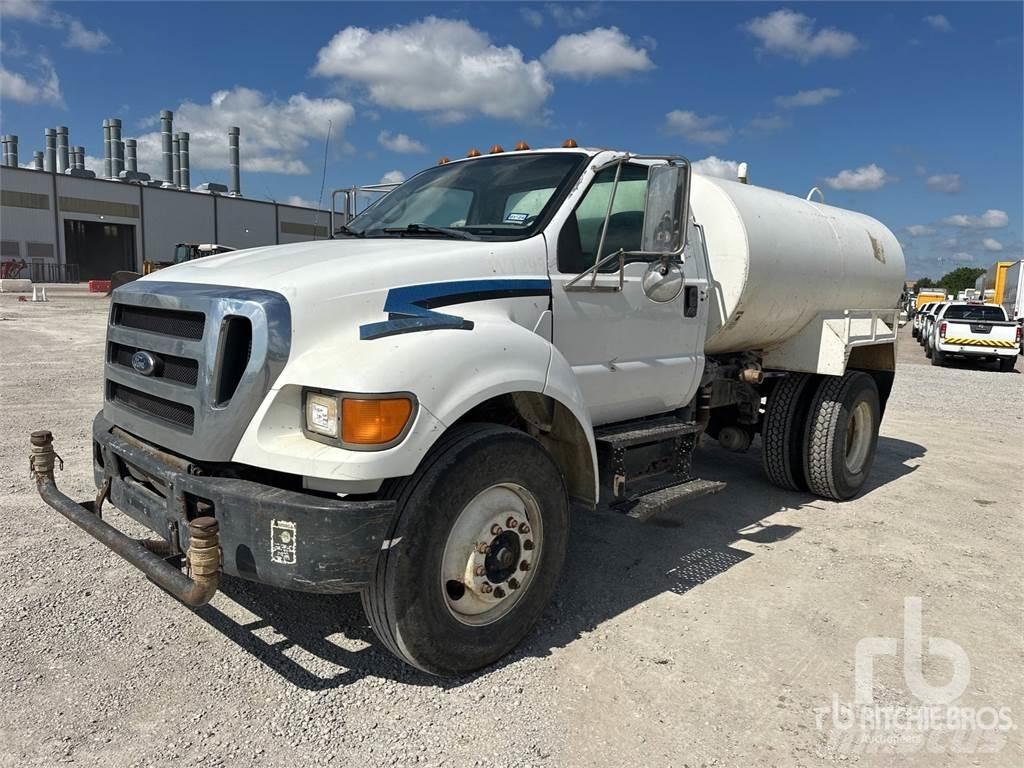 Ford F-750 Camion citerne à eau