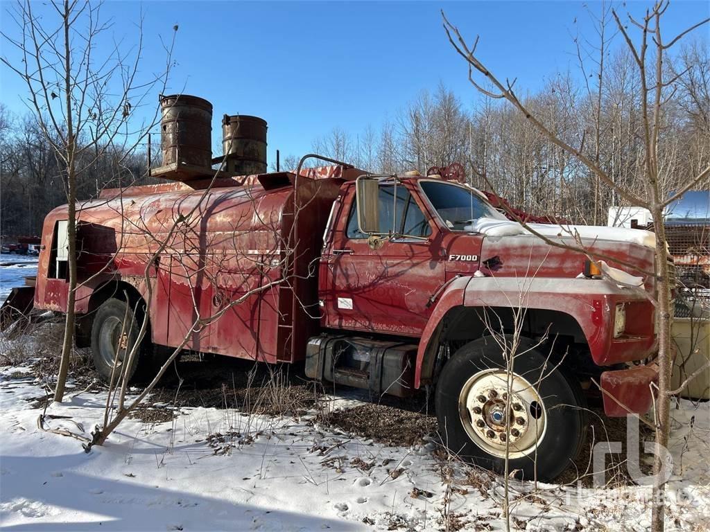 Ford F7000 Motrici cisterna