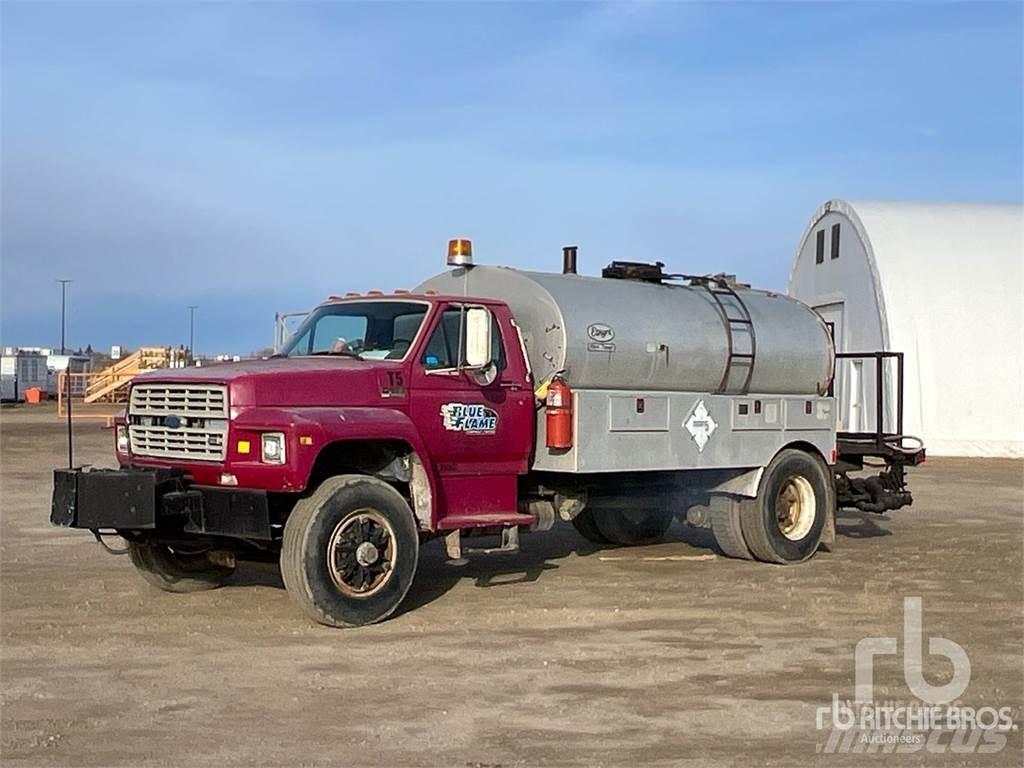 Ford F800 Pulvérisateur pour bitume
